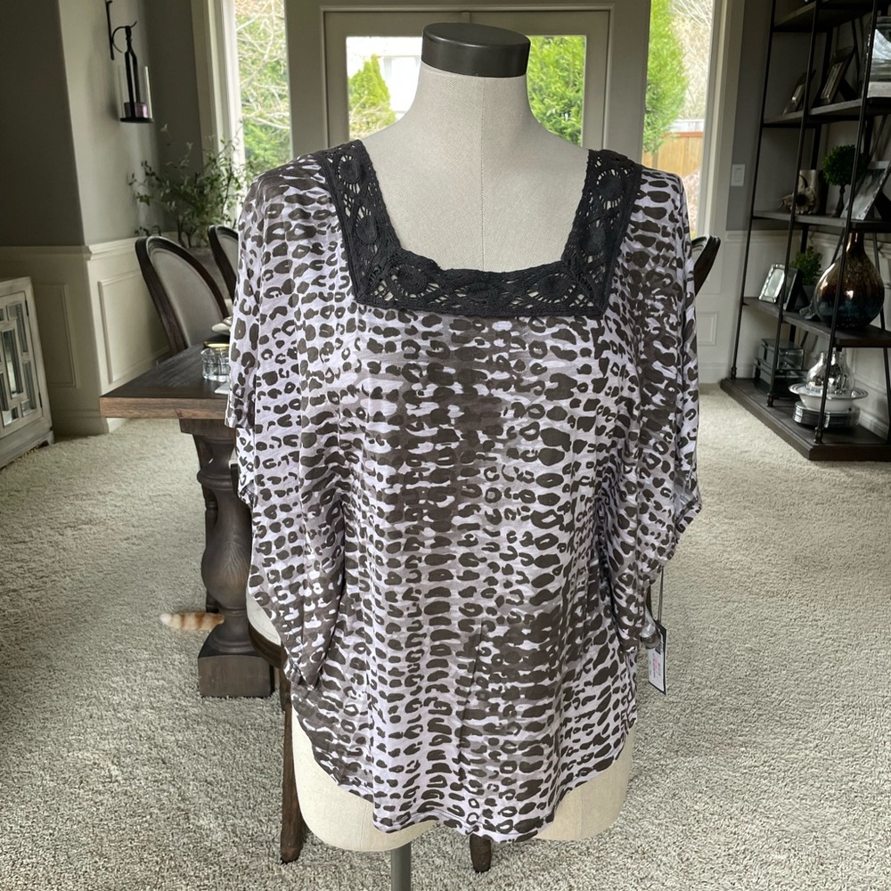 NWT Velvet Olive Blouse Relaxed Graphic Style